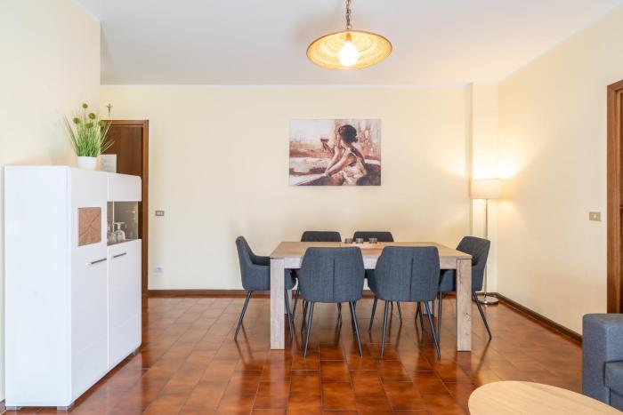 Valley Hideaway with private garden near Como lake