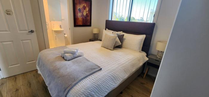 2BR Wollongong Home 5 mins walk to Hospital & Train Station with Free Parking and Fast Wi-Fi