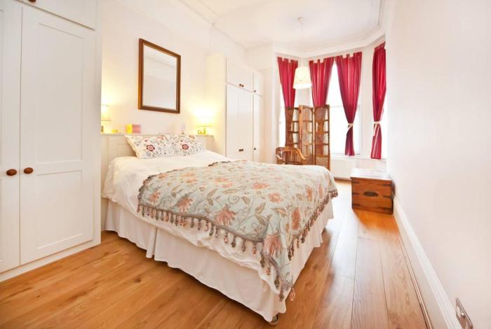 Exceptional 1 bed Kensington home with Super Wifi