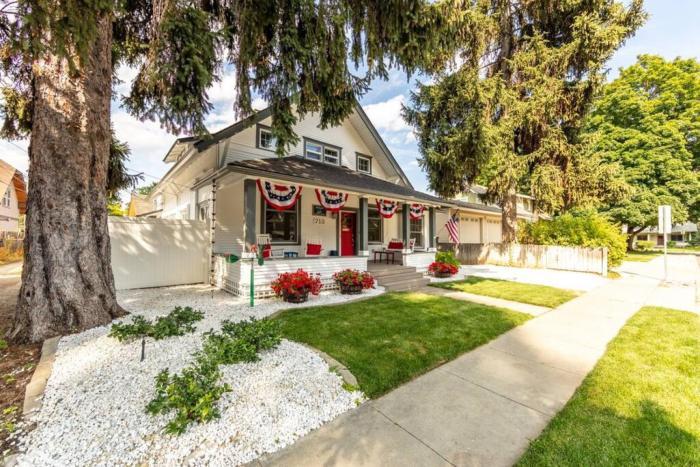 Historic Family Home Next To College and Lake CDA