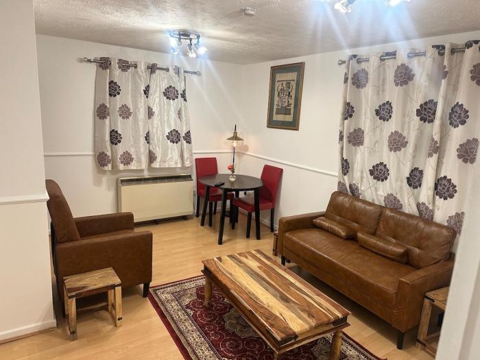 Cosy Flat Near City Centre