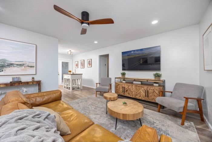 Elegant APT 8mi to FT Moore walk to Lakebottom