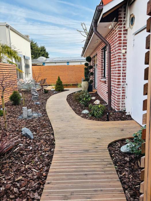 Zentrale Lage, kostenlos Parken, ideal für Pendler, Kinder und Haustiere willkommen!!