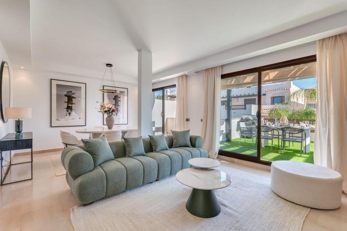 VACATION MARBELLA I The Sovereign Penthouse, Large Communal Pool, 24h Security, 5min to Puerto Banus