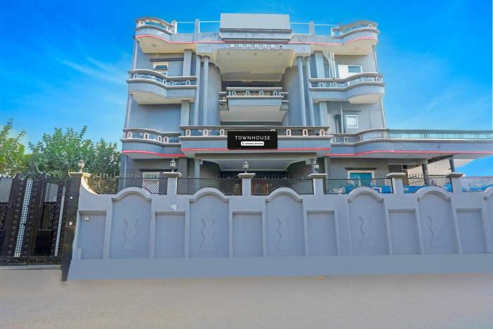 Super Townhouse Vijay Khand Gomti Nagar