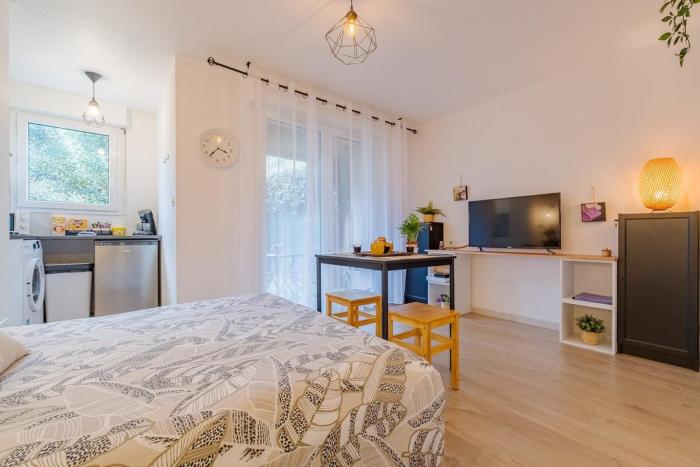 Les Muses - avec entrée autonome, clim neuve, jardin, parking privé & sa piscine ! -