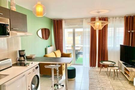 "Le Chai"T2 plein centre, Parking, Clim, Terrasse