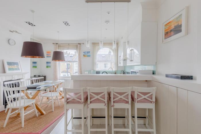 Warm and Inviting 2BD Flat Fulham