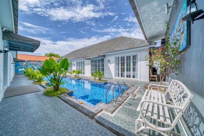 3BD Modern Apartment in Sanur with BBQ & huge shared pool