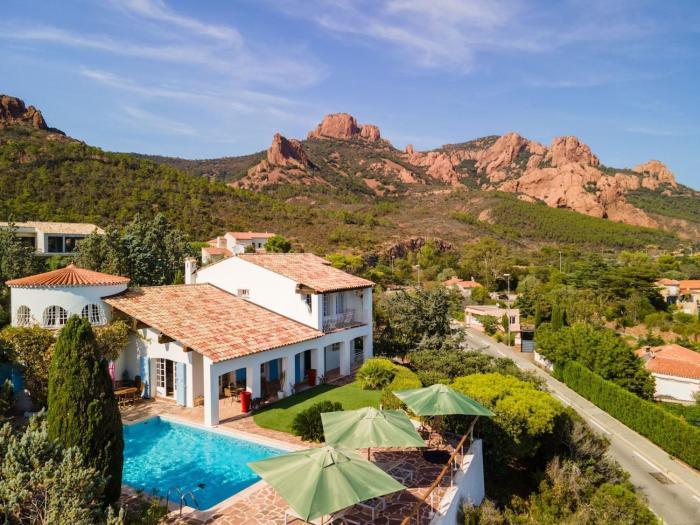 Villa avec vue panoramique et piscine à Saint-Raphael