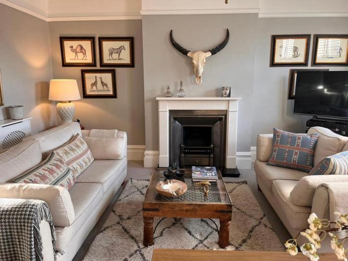 Elegant & spacious 3 bed apartment