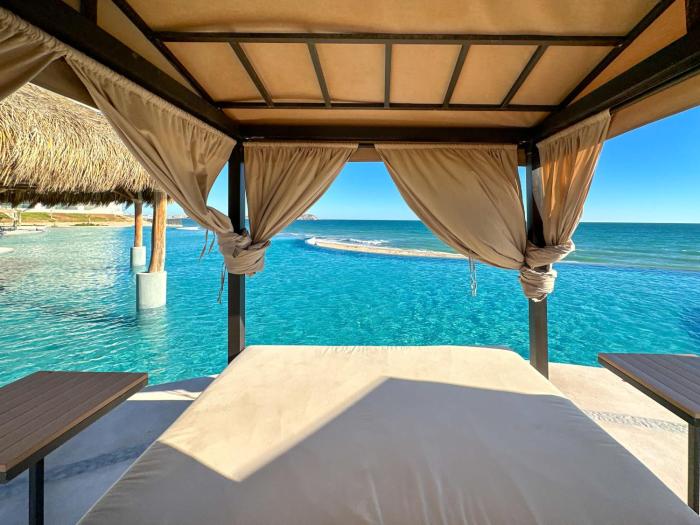 Paradise Found Luxe 2BR Condo in Iconic Location