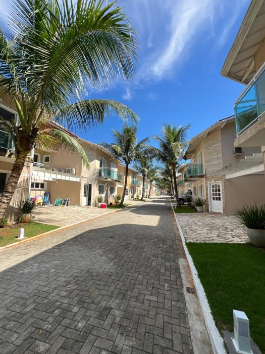 Triplex em Condomínio 20 metros da praia com AC