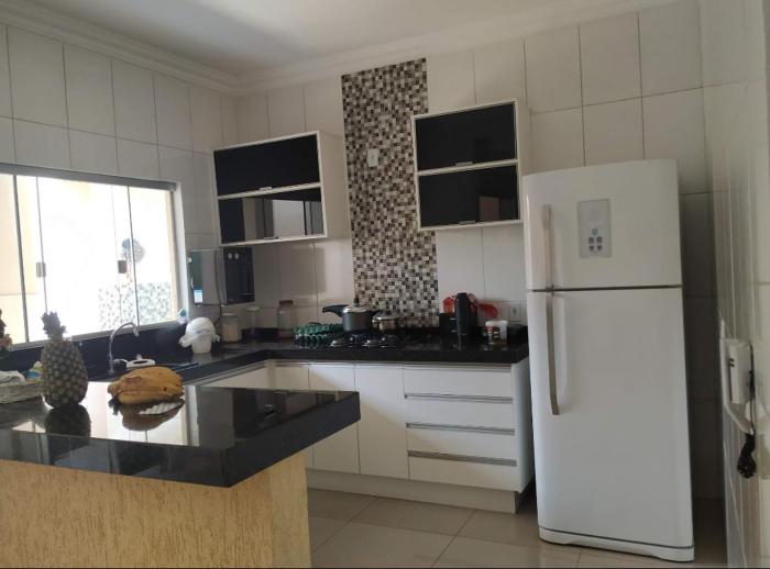 Aluga-se super sobrado novo próximo a UFG Campus Samambaia Goiânia, 4suítes, garagem 4 carros, churrasqueira e área