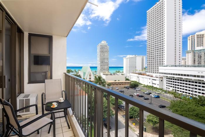 Waikiki retreat with ocean view, pool & beach access