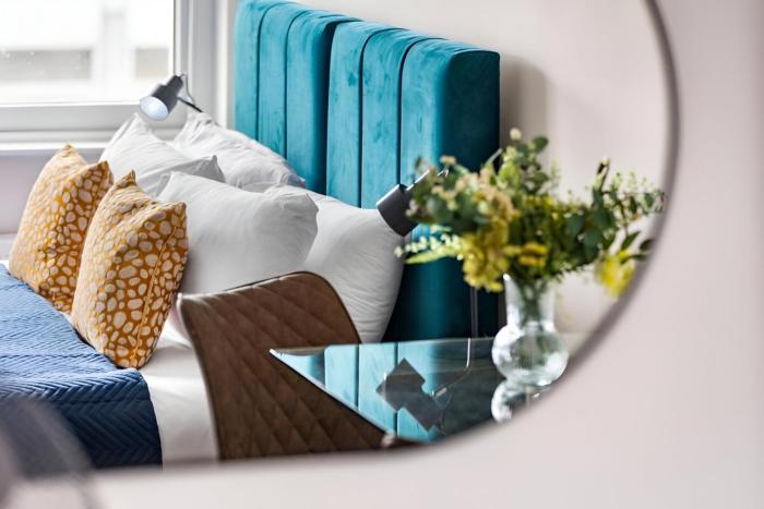 Urban Vibes, Modern 2BR Flat in Prime London Spot