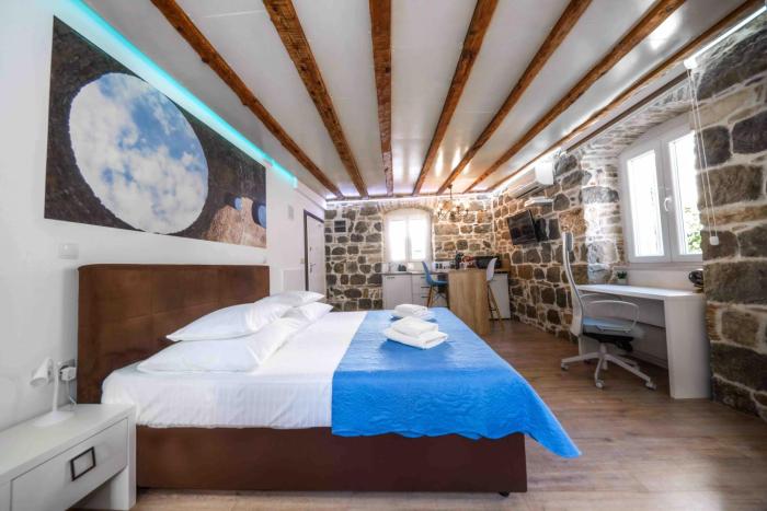 Studio Central Split