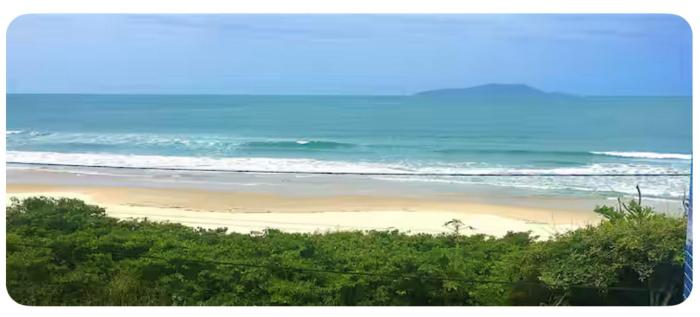 Pé na Areia! A melhor localização da praia!