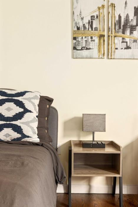 Newark Gem Pearl 3BR, 2BA - Sleeps 10 - Walk to Prudential Center and Newark Penn Station, Near EWR and American Dream Mall, includes WiFi - Laundry - Backyard - Gym