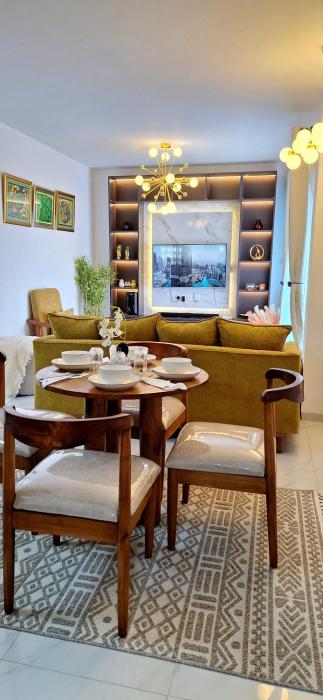 Modern & Chic 1BRM w heated pool, lounge and Gym