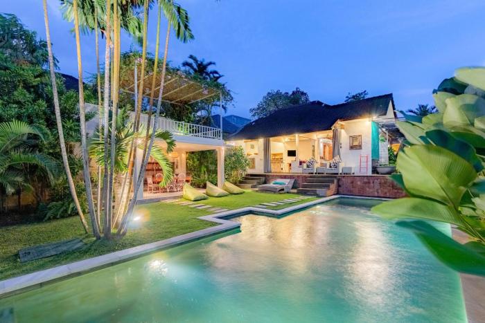 Villa Bumi - Playful & Quirky 3BR Villa Near Seminyak, a Unique Getaway