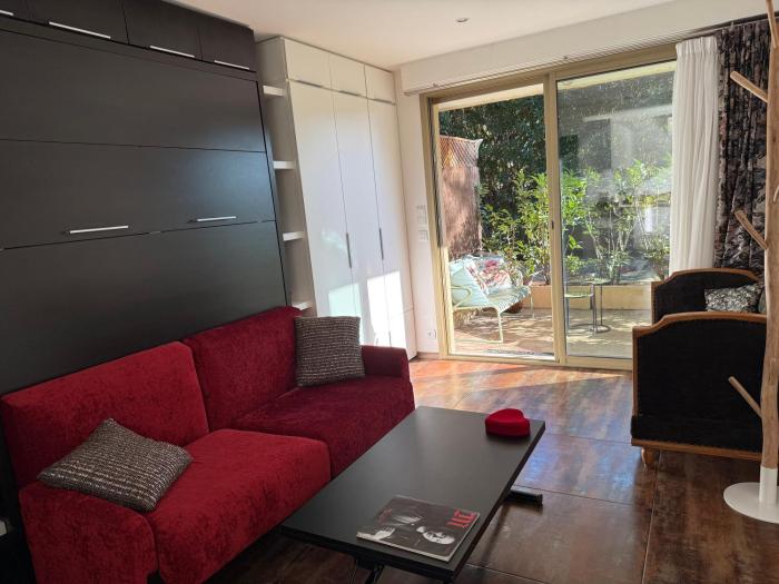Studio tout confort au calme avec jardin proche Cannes