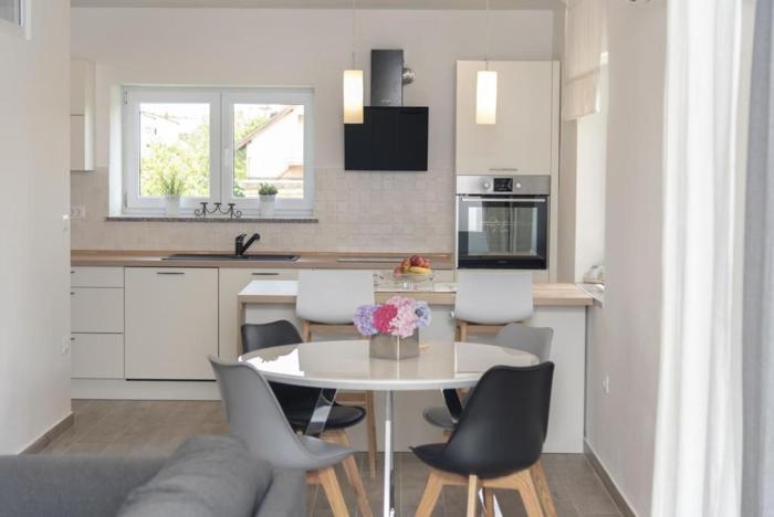 Flower Garden Rhapsody - Modern Family Apartments near Fazana