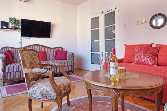 Windows City Apartment