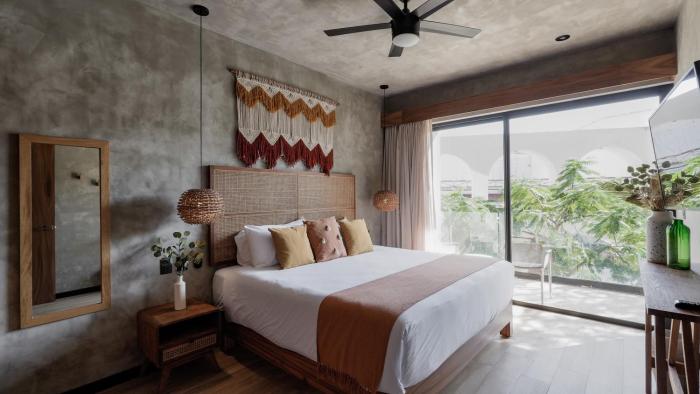 Contemporary Condo Central & Well-Located