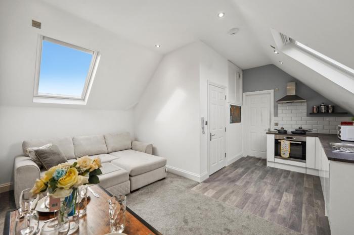 Great Maidstone Flat with Parking - Sleeps 3