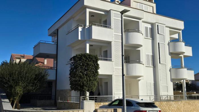 CRYSTAL WAVE Apartments