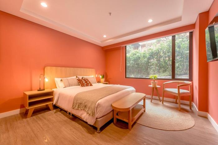 Room Modern Elegance Just Steps from El Tesoro 306