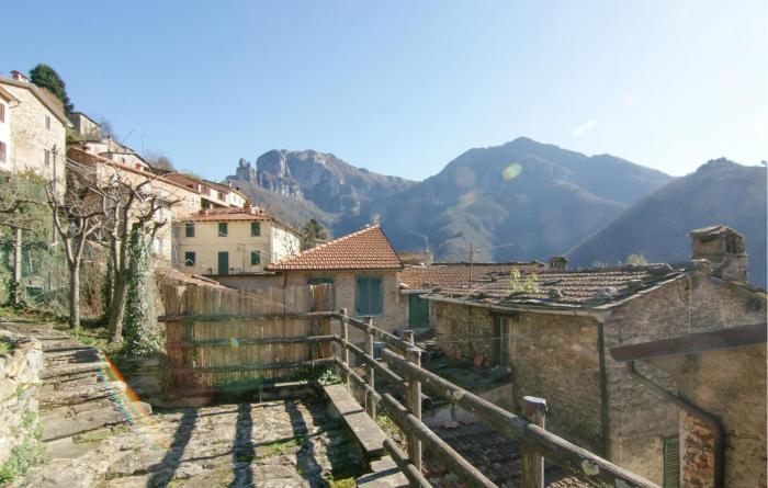 3 Bedroom Nice Apartment In Stazzema