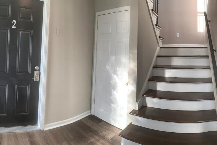 Reading-Stylish Apartment for Contemporary Comfort