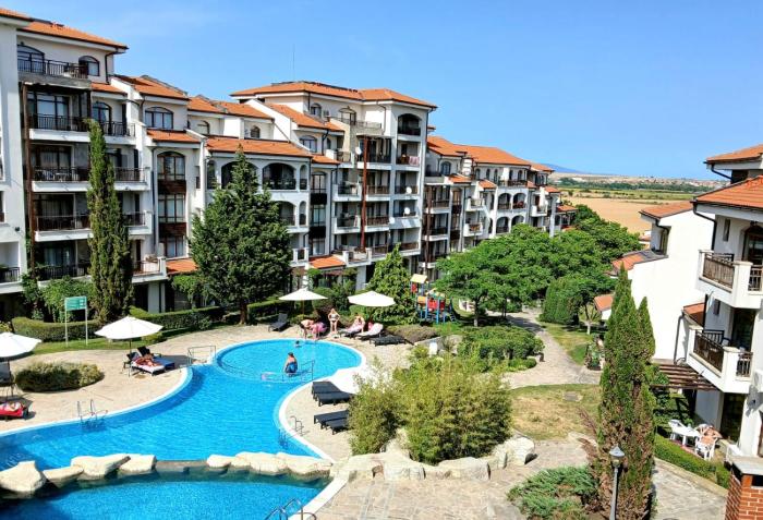 Scenic, 2 Bedroom Apt with Views