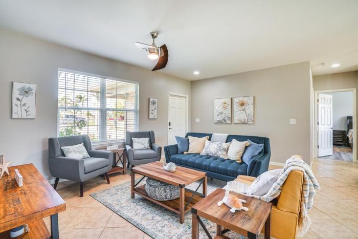 Screened Porch and Fire Pit Quiet Cape Coral Home