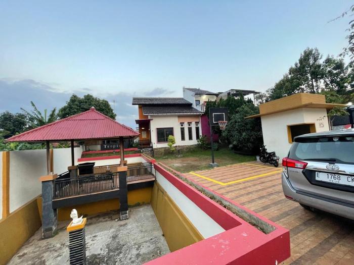 Tropica Villa, Kuningan