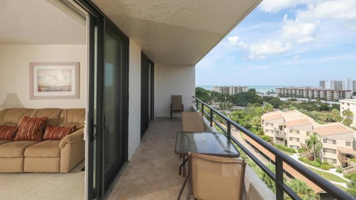 Anchorage Resort 9th Floor 2 Bedroom Condo with Balcony Gulf Views PoolBeach 0895