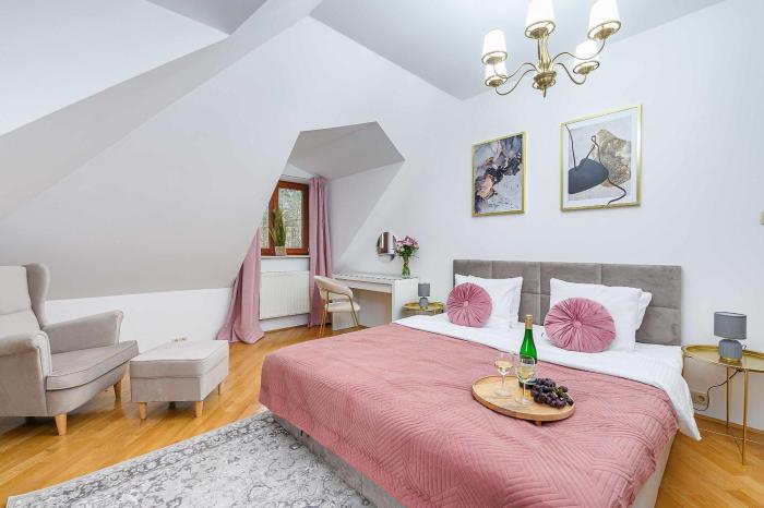 Lumina Luxurious spacious Villa with parking