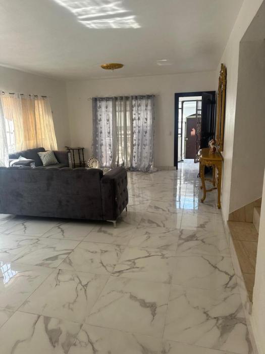 Casa amplia 2 plantas - Parking Privado