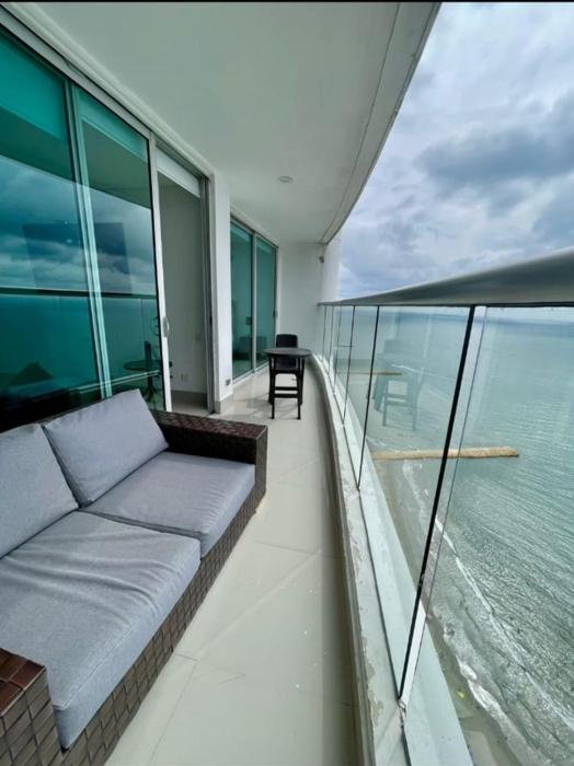 1PE-AL Apartamento de 1 alcoba frente al mar con Aire acondicionado, Piscina y Wifi