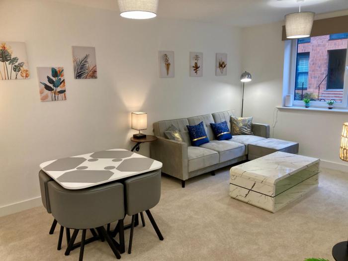 2 Bedroom Luxury Apartment! City Center with Free Parking!