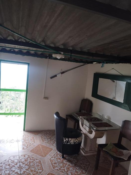 Casa finca en pueblo rico Neira