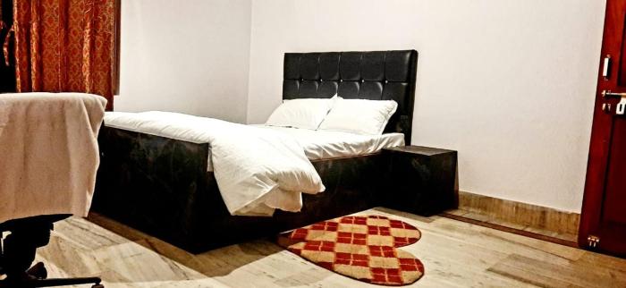 Varanasi River View Holiday Homestay Dormitory and Hostel