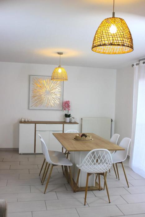 Appartement lesprit de Lourdes, proche sanctuaire et gare, vue sur le château