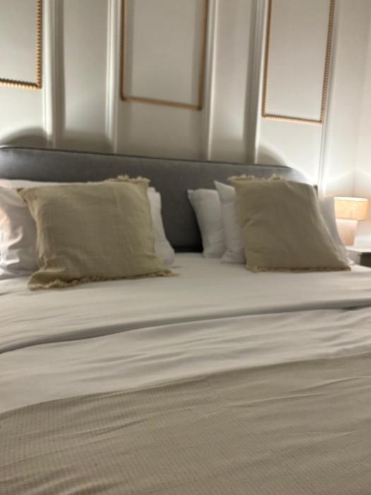 استديو فاخر lam living