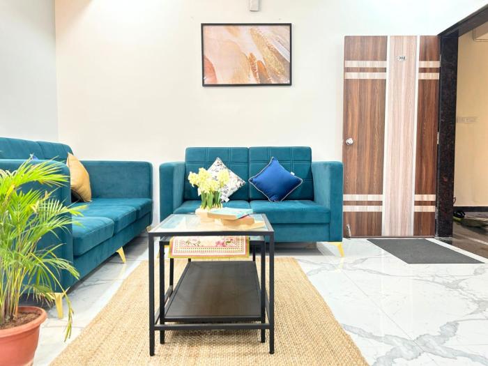 Cityscape Comfort - Stylish 3BHK Central Getaway