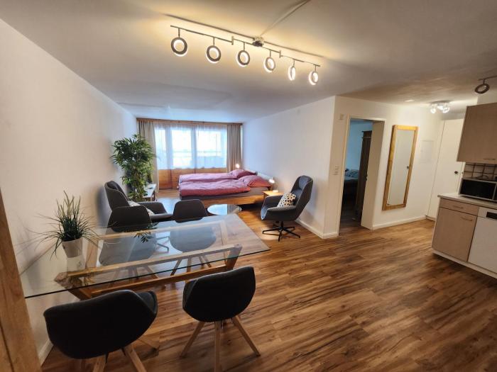 Für 4 Pers neben Talstation Parsennbahn Bünda-Lift Skipiste mit privater Dachterrasse