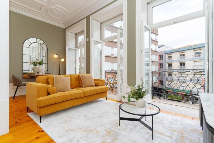Loft with private balcony and a classic ceiling