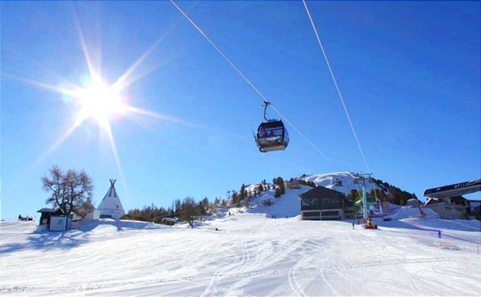 Chalet Alpin, central et parking